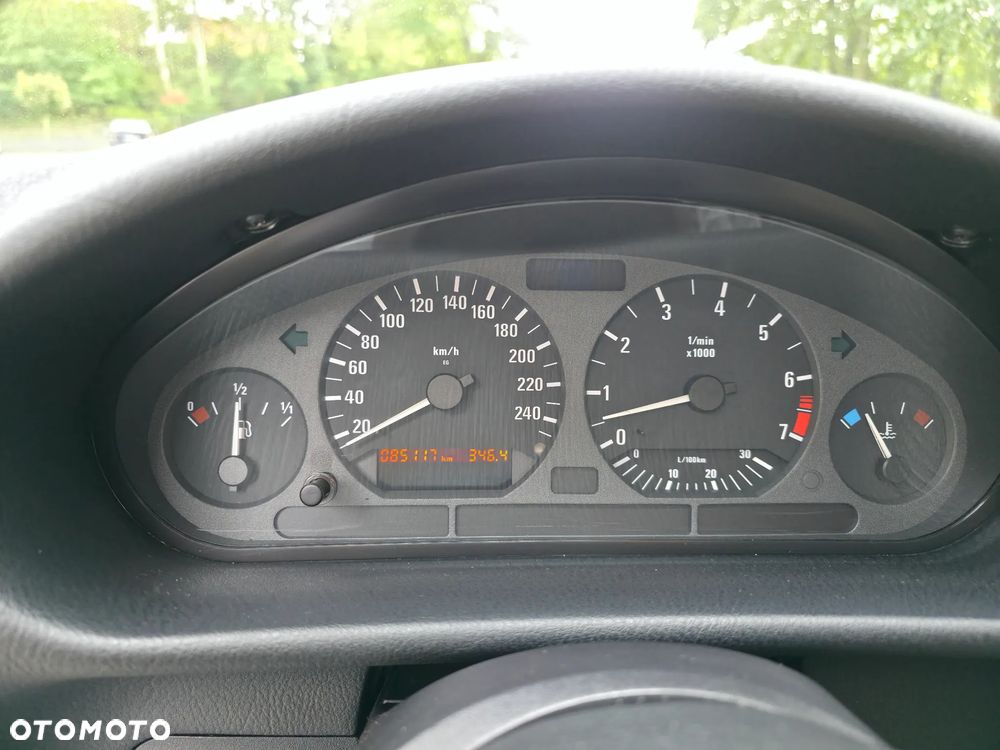 BMW Seria 3 320i - 29