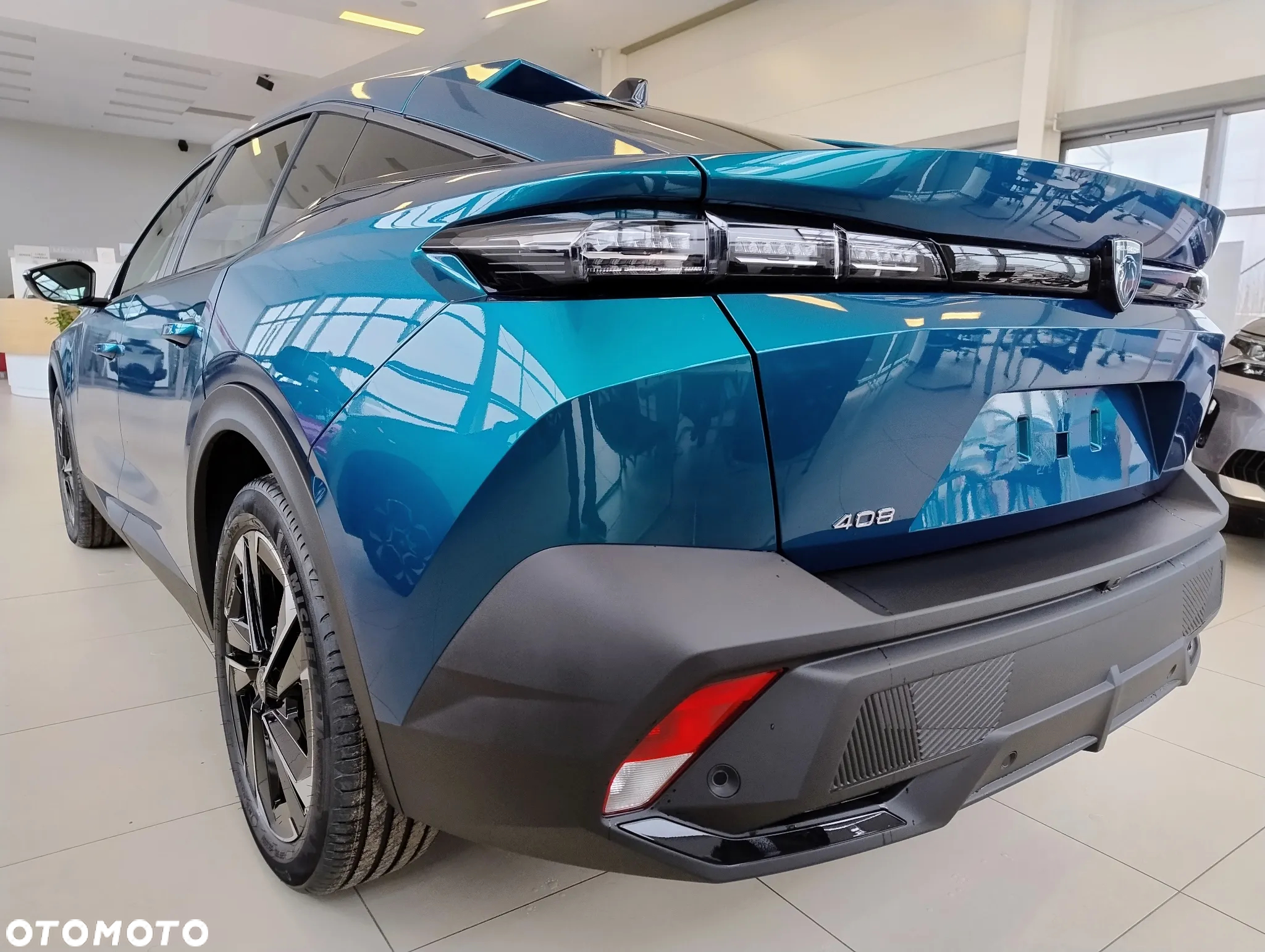 Peugeot 408 - 4