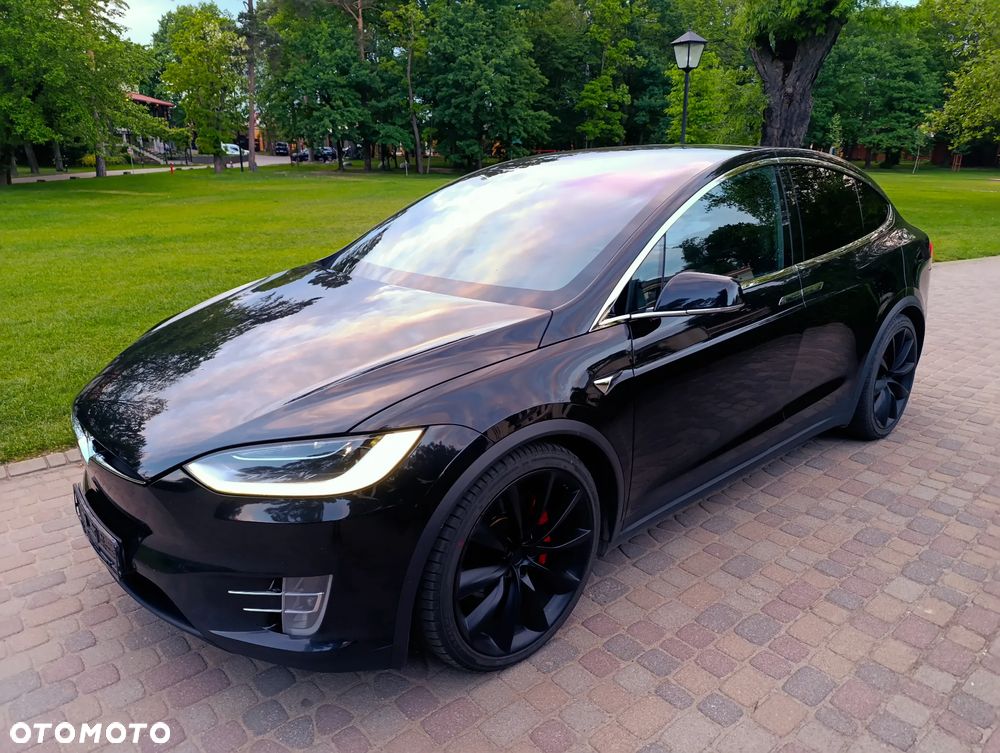 Tesla Model X - 4