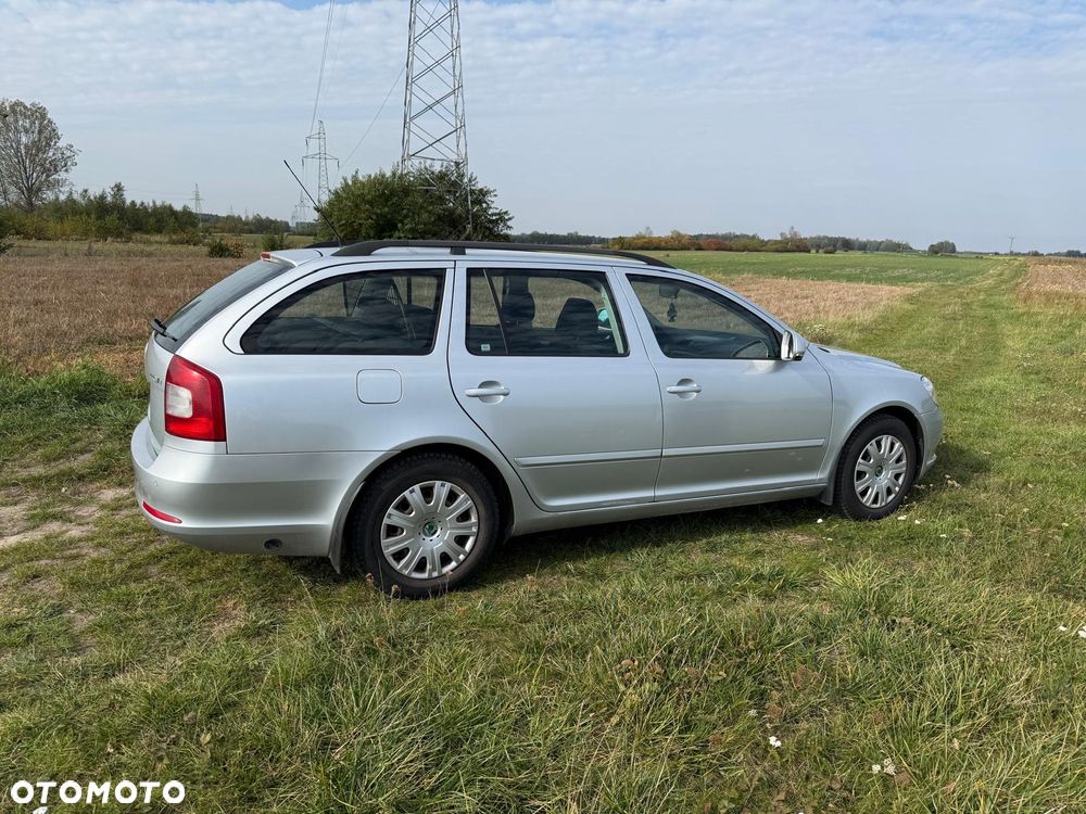 Skoda Octavia 2009 photo 2
