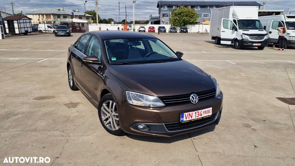 Volkswagen Jetta 1.6 TDI DSG Blue Motion Technology Life - 24