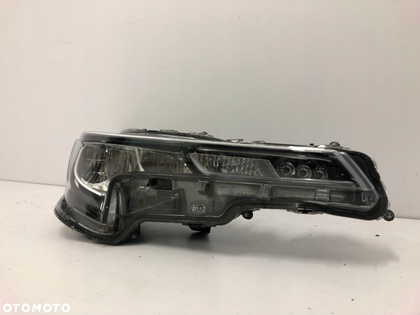 TOYOTA COROLLA E21 19- HB KOMBI LAMPA PRZEDNIA PRAWA FULL LED 81110-02S60 - 2
