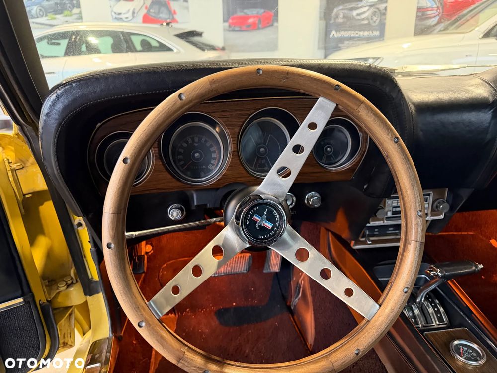 Ford Mustang - 13