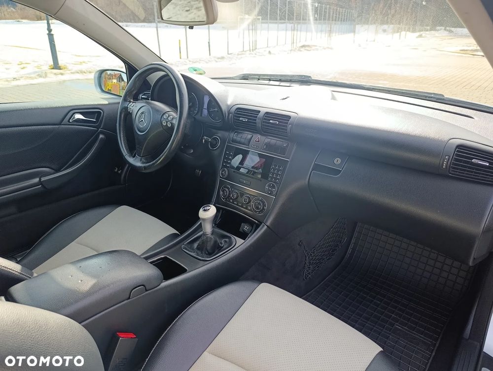 Mercedes-Benz Klasa C 200 Kompressor Sportcoupe - 17