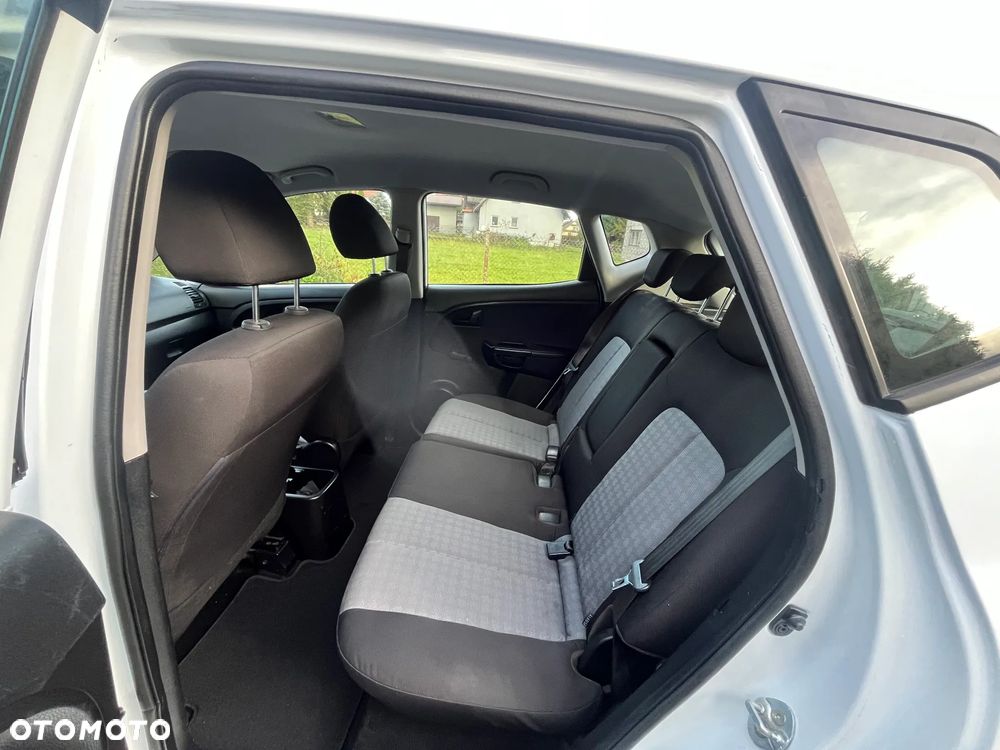 Kia Venga - 22