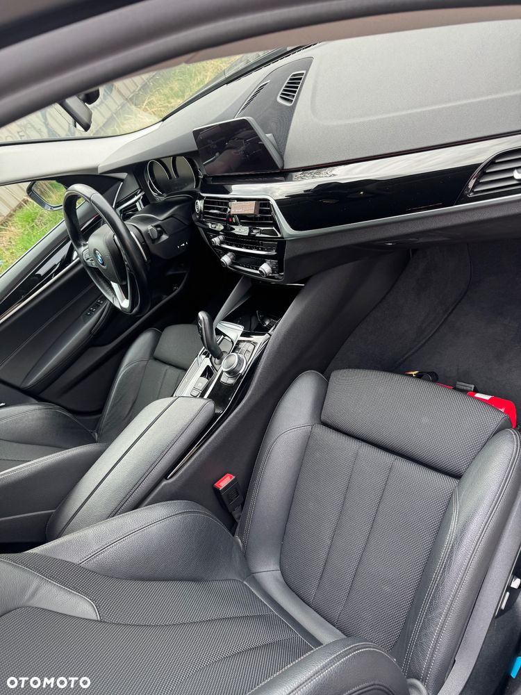BMW Seria 5 518d Sport Line - 10