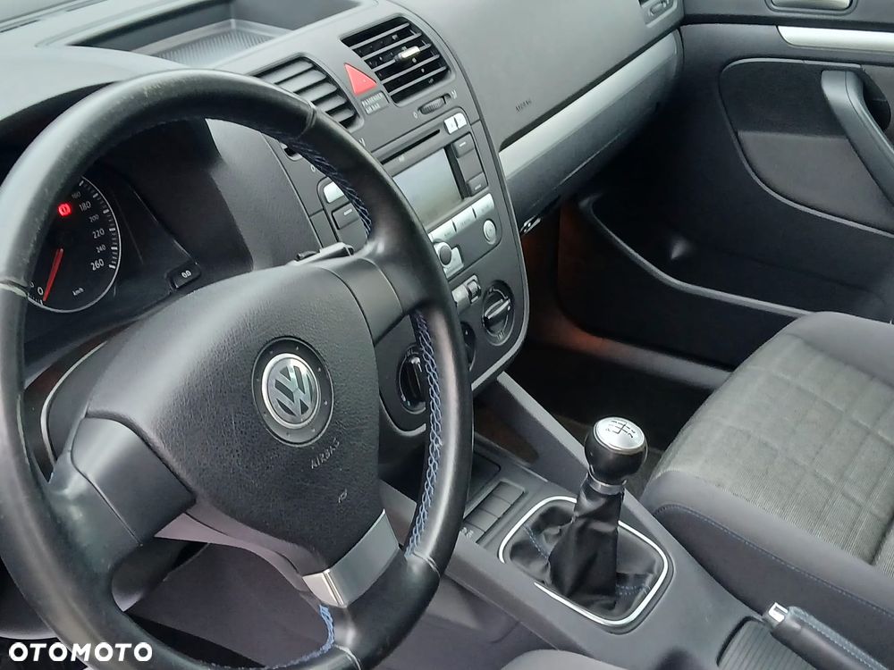 Volkswagen Golf - 34