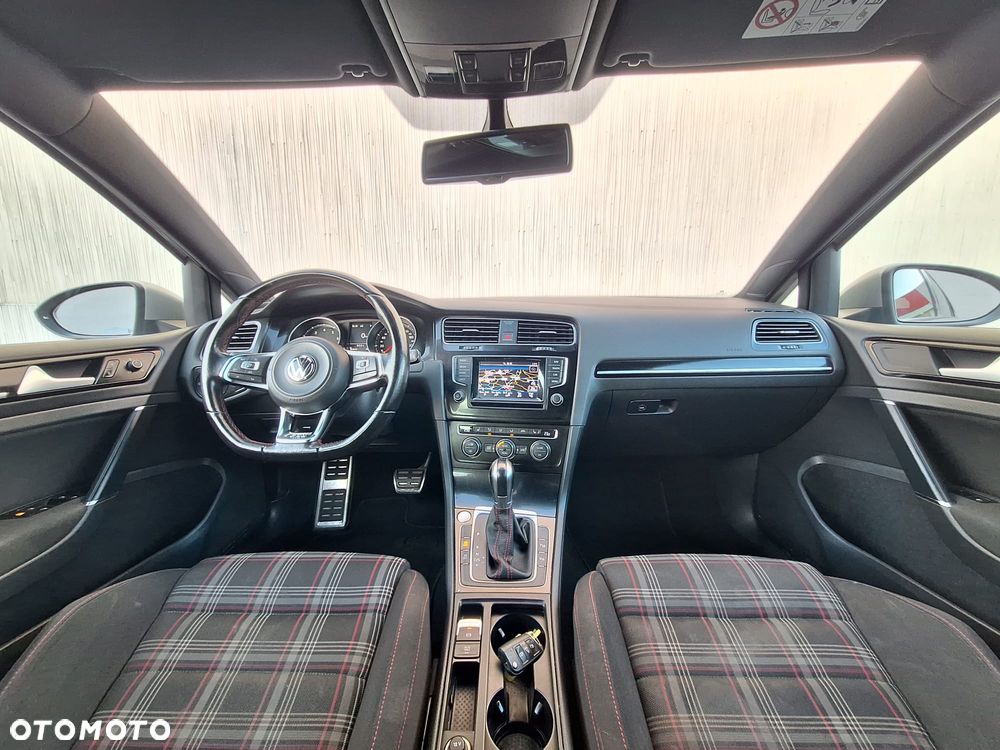 Volkswagen Golf - 7