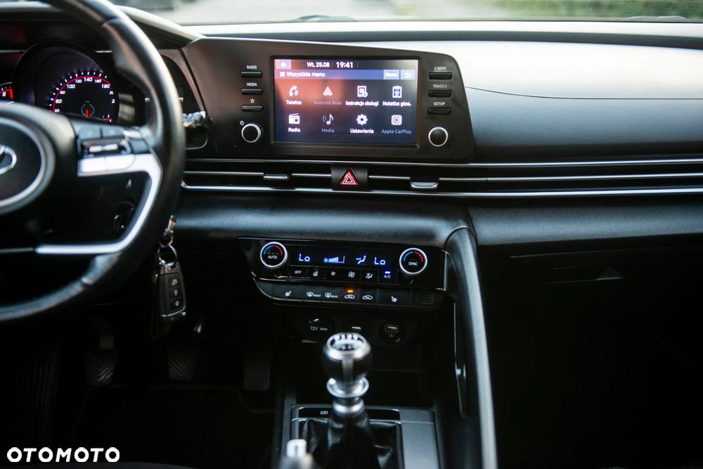 Hyundai Elantra 1.6 Executive - 33