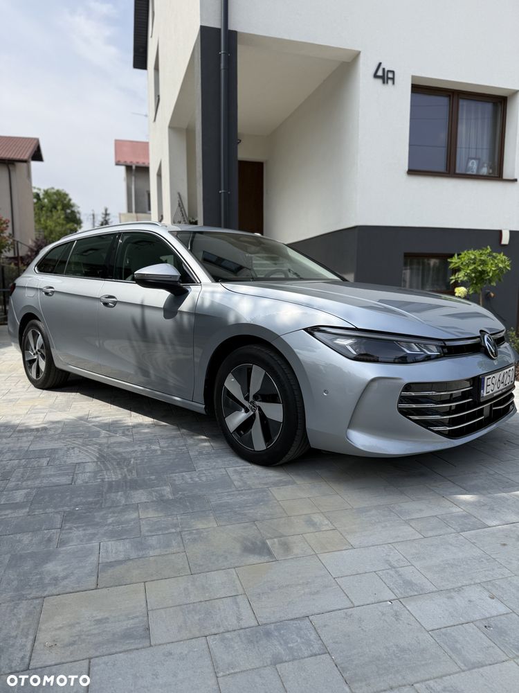 Volkswagen Passat - 1
