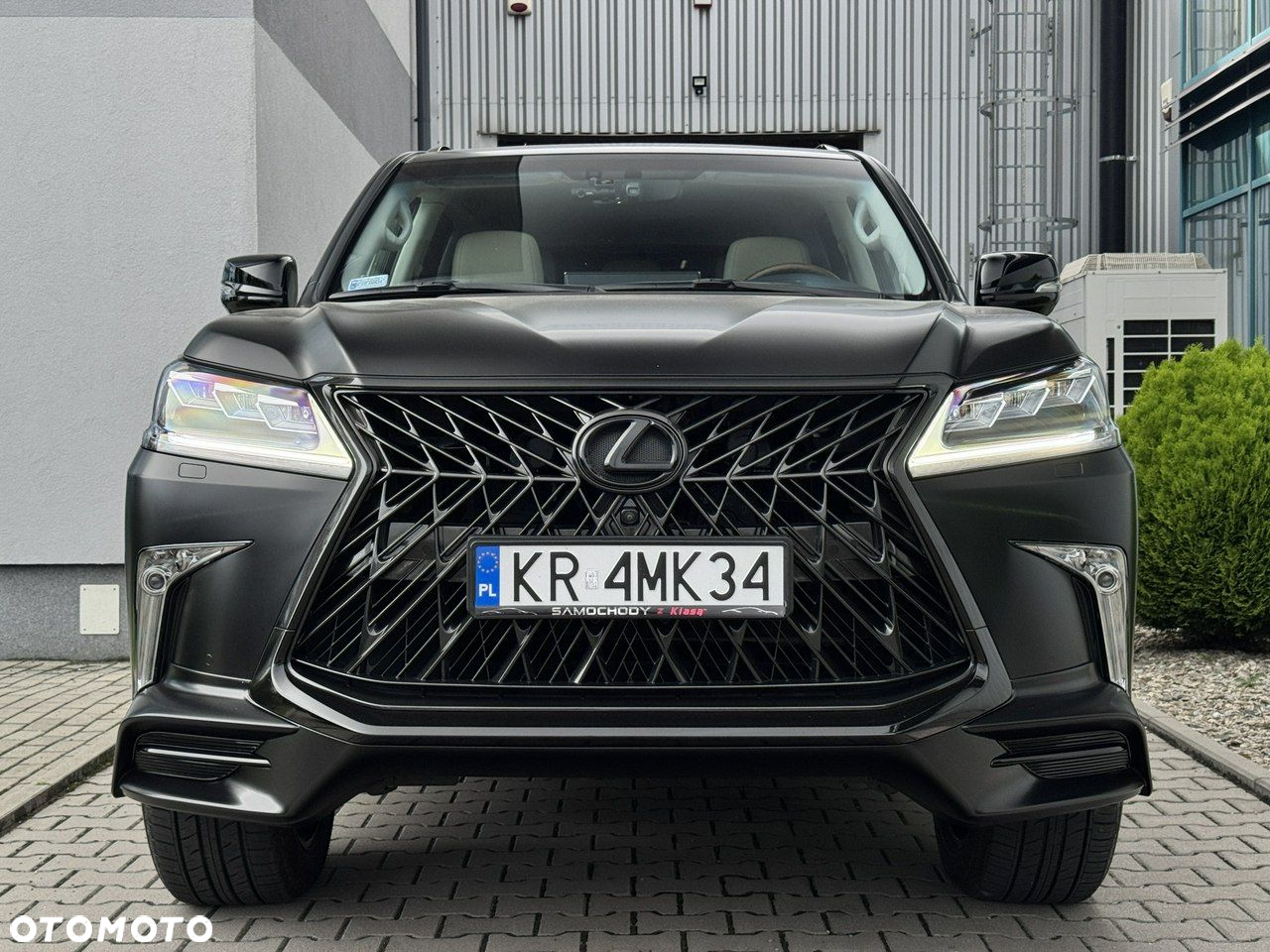 Lexus LX 570 Omotenashi - 2