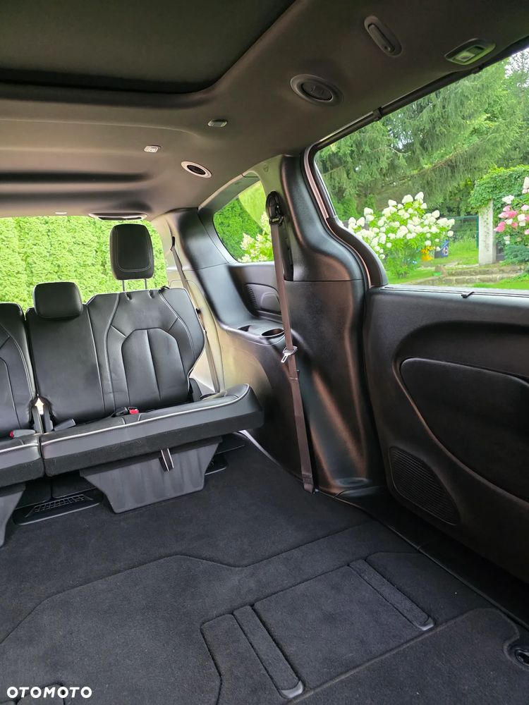 Chrysler Pacifica - 29