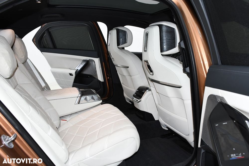BMW i7 - 14