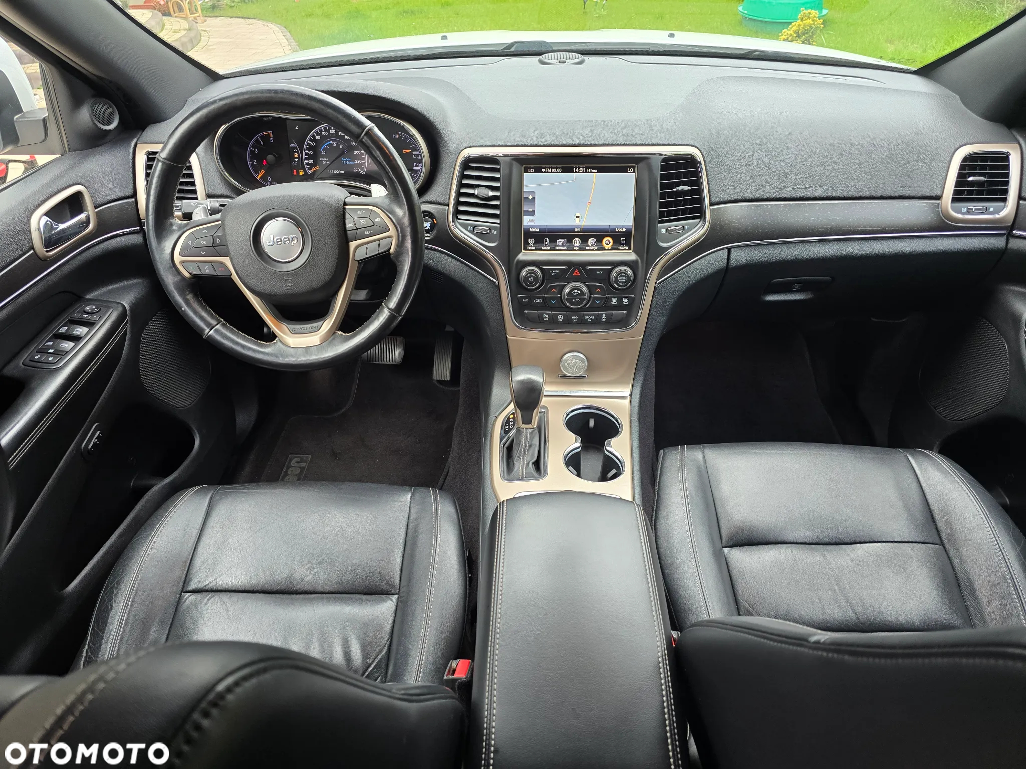 Jeep Grand Cherokee - 32