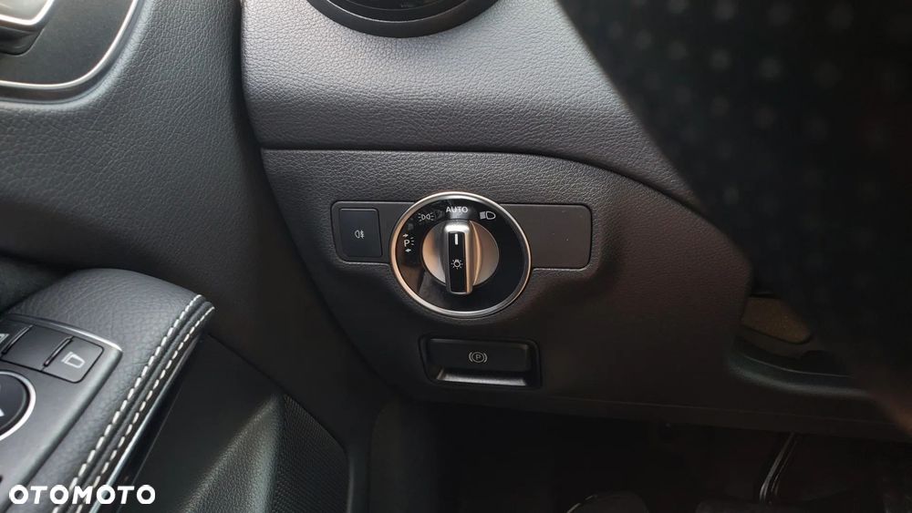 Mercedes-Benz GLA 250 7G-DCT Peak Edition - 32