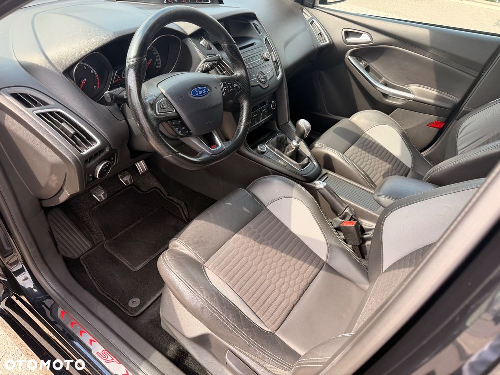 Ford Focus ST - 9