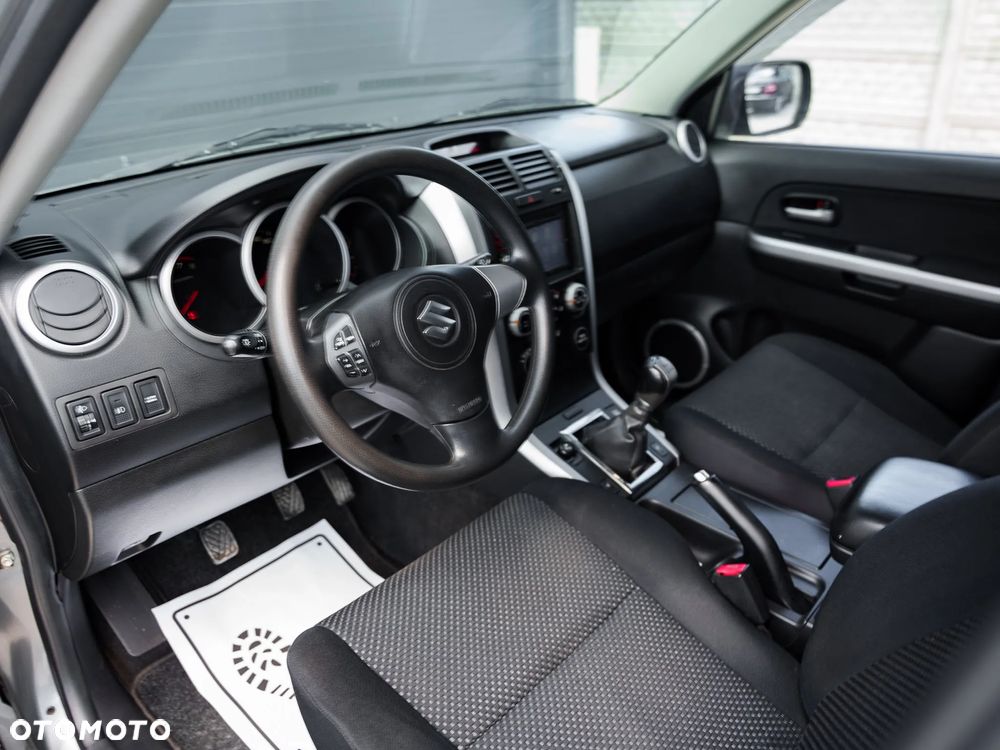 Suzuki Grand Vitara 2.0 Comfort + Family - 17