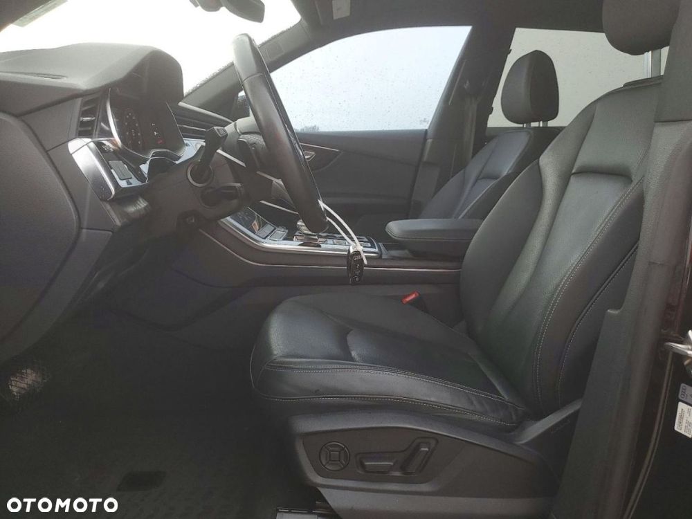 Audi Q8 - 8