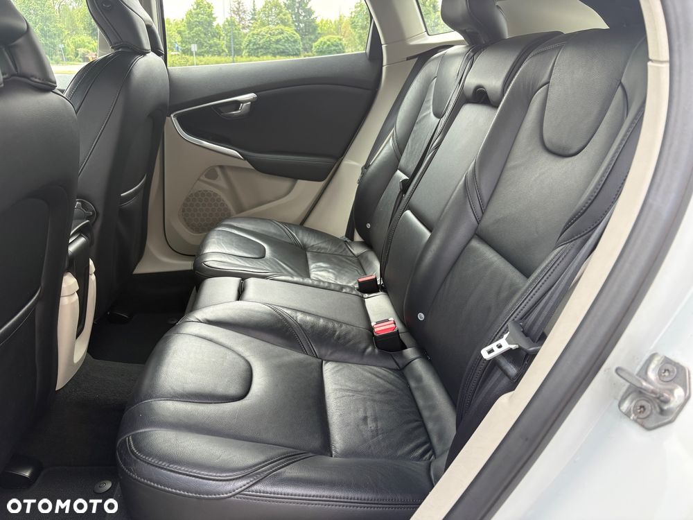 Volvo V40 D2 Summum - 22