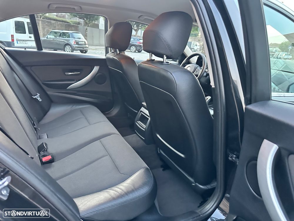 BMW 320 d Auto Line Modern - 36