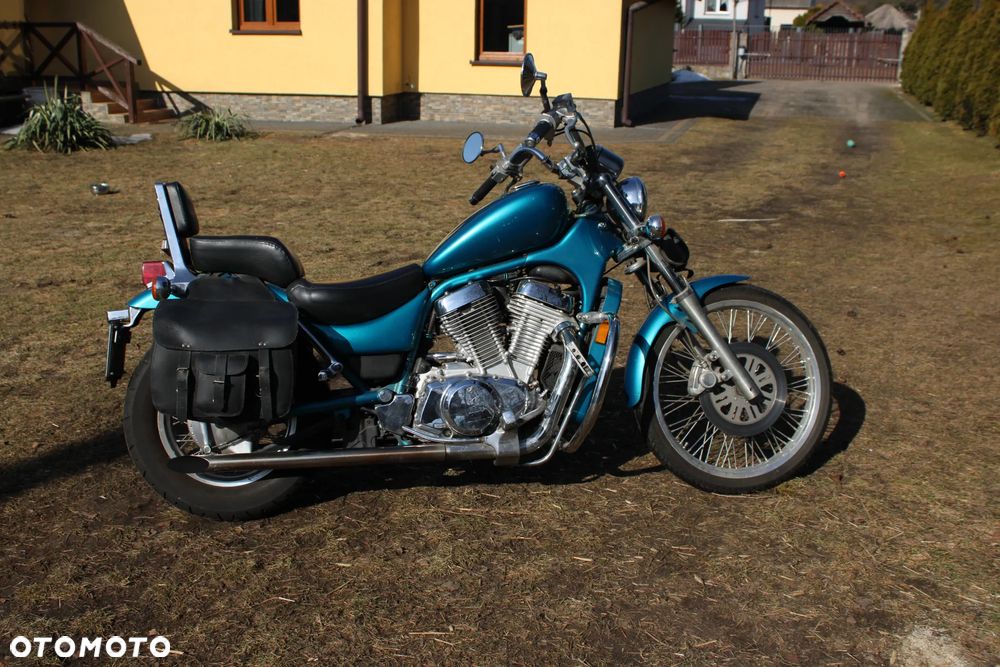 Suzuki Intruder - 1