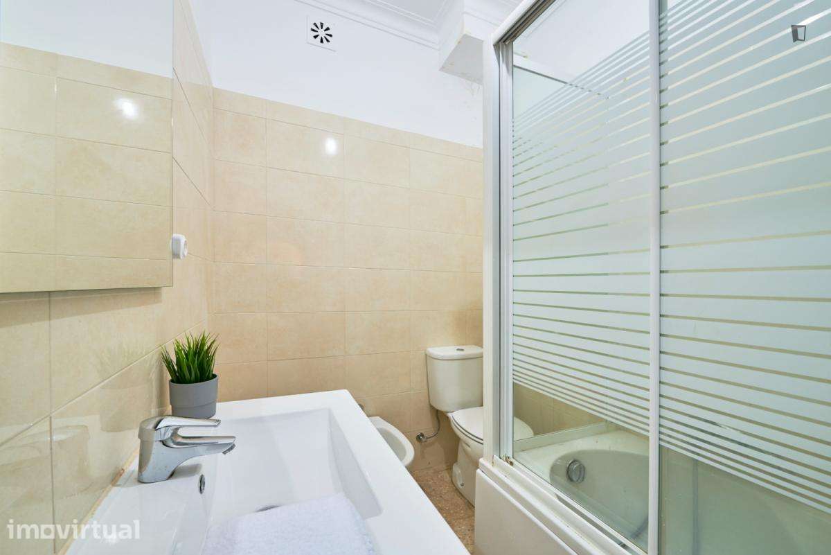 Quarto - localizado em Intendente Lisbon - Grande imagem: 2/28