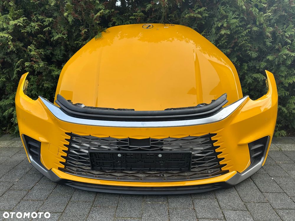 Lexus LBX zderzak maska blotniki - 3