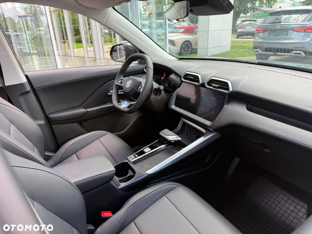 MG ZS Hybrid+ - 10