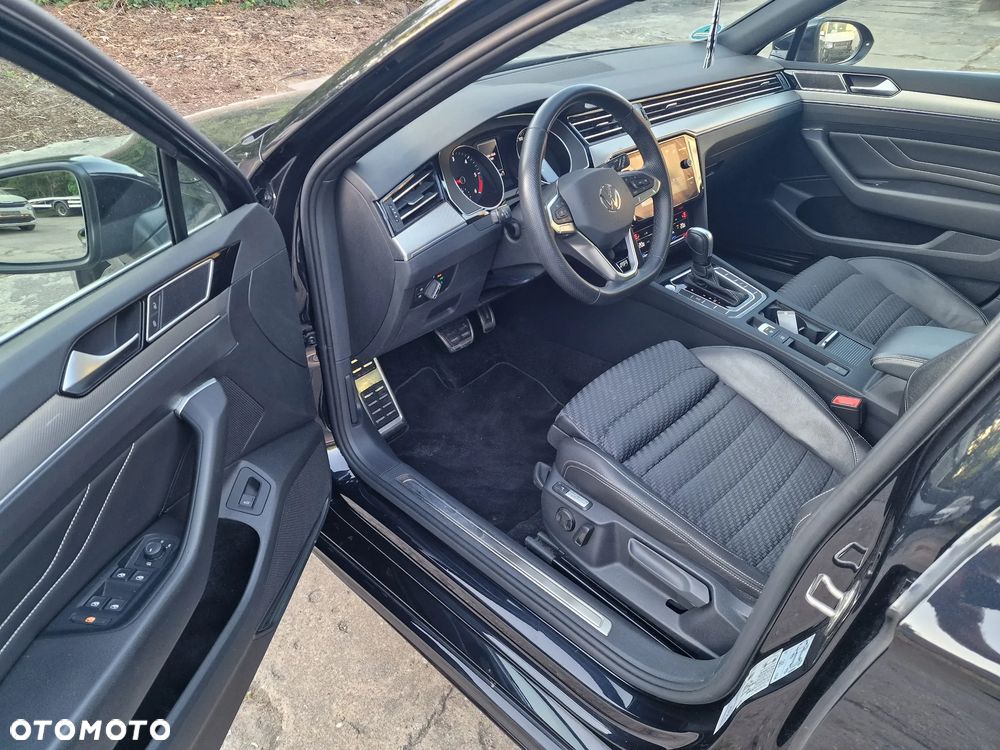 Volkswagen Passat Variant 2.0 TDI SCR DSG R-Line - 10