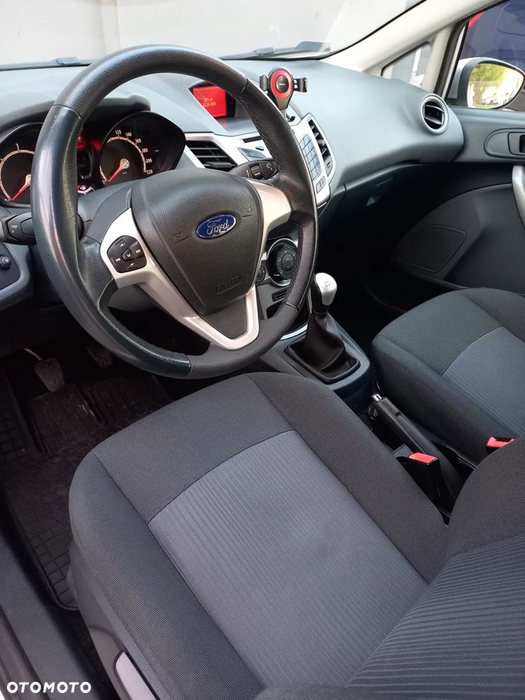 Ford Fiesta 1.6 TDCi DPF Trend - 8
