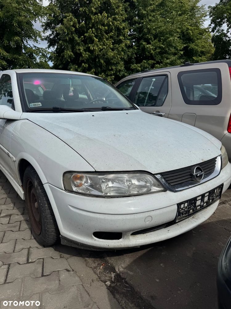 Opel Vectra B 2.0 Benzyna na części - 1