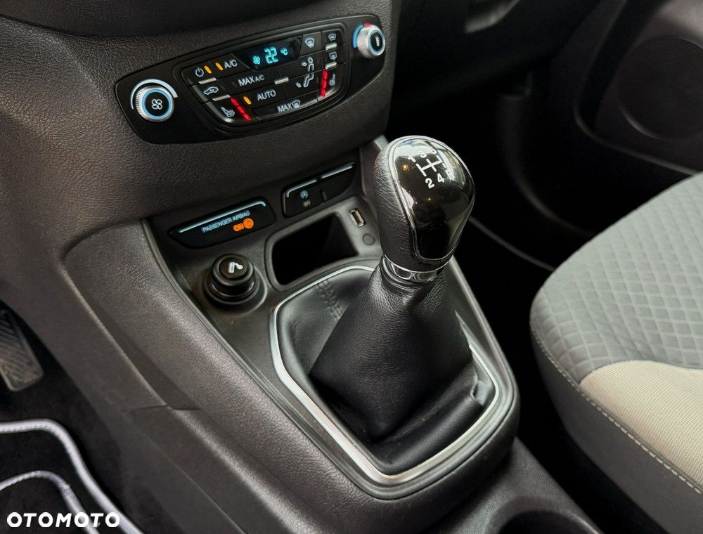 Ford Tourneo Courier 1.0 EcoBoost S&S Titanium - 29