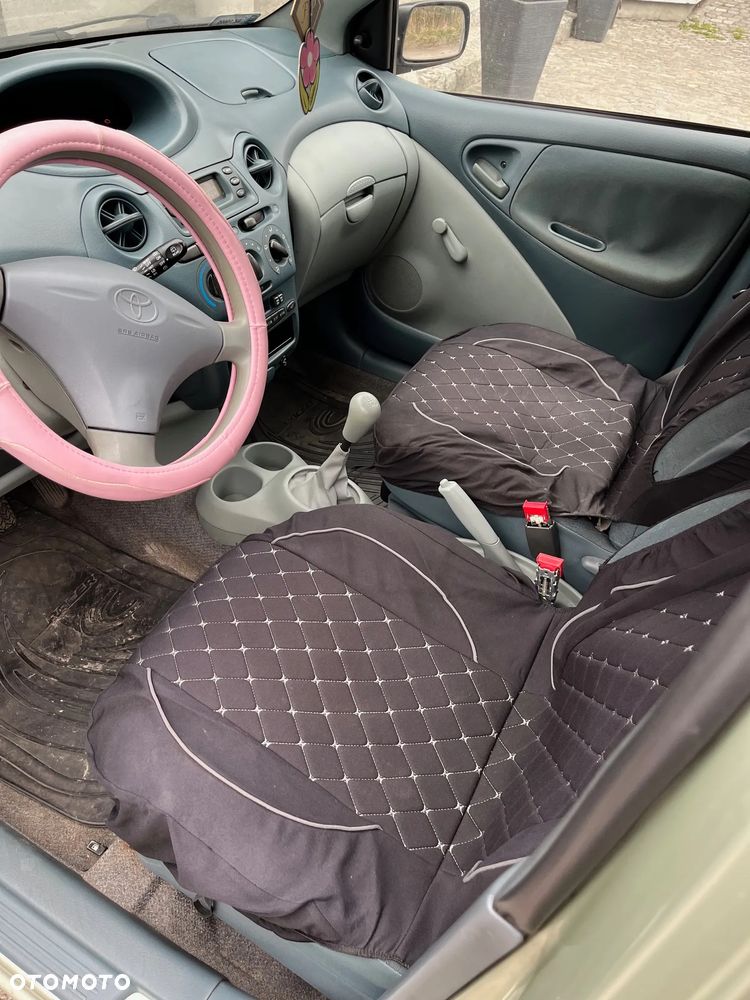 Toyota Yaris 1.0 Base - 13