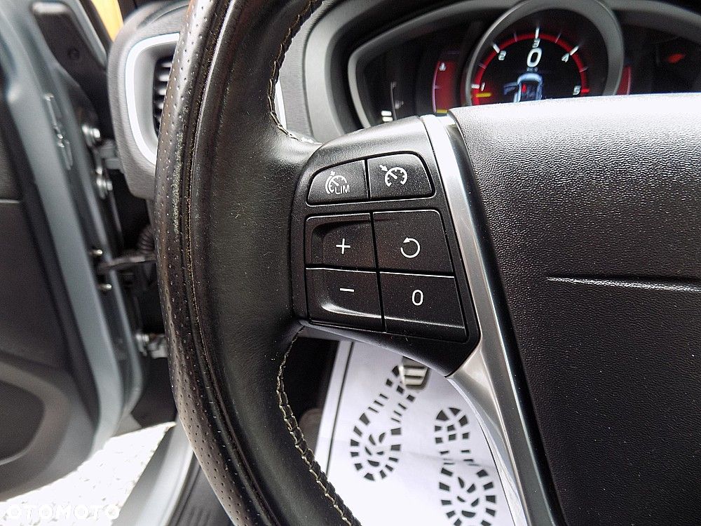 Volvo V40 D3 Drive-E R-Design Momentum - 13