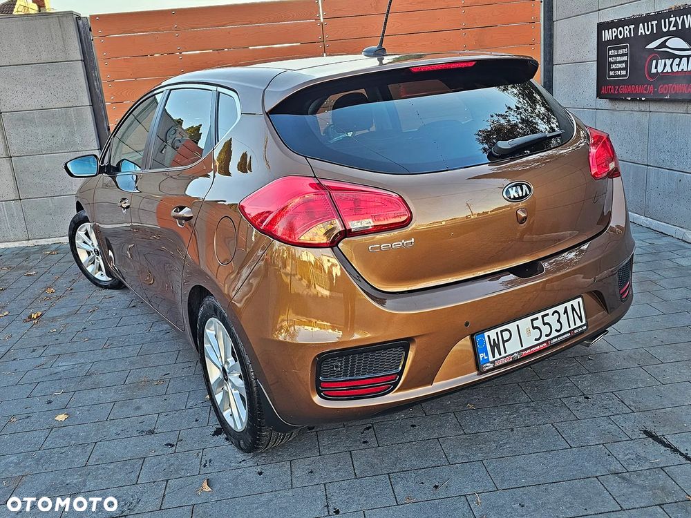 Kia Ceed 1.6 GDI ISG Dream-Team Edition - 10