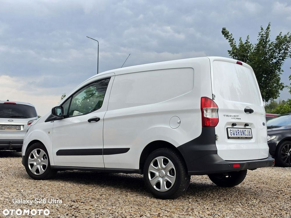 Ford Transit Courier - 26