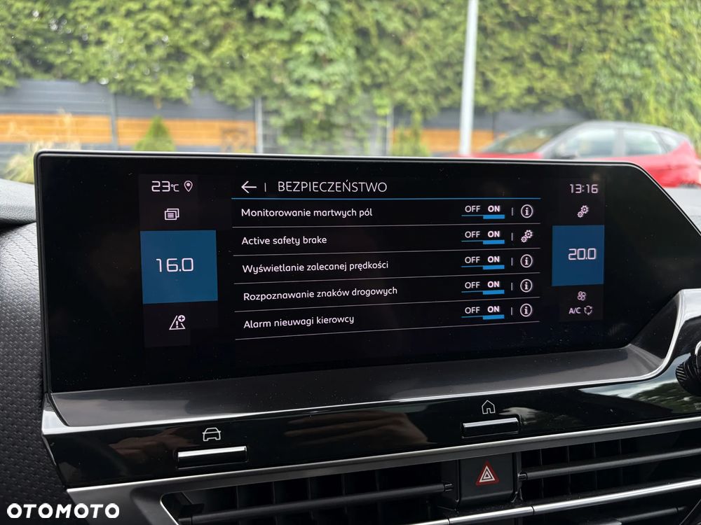 Citroën C4 BlueHDi 130 Stop&Start EAT8 SHINE - 28