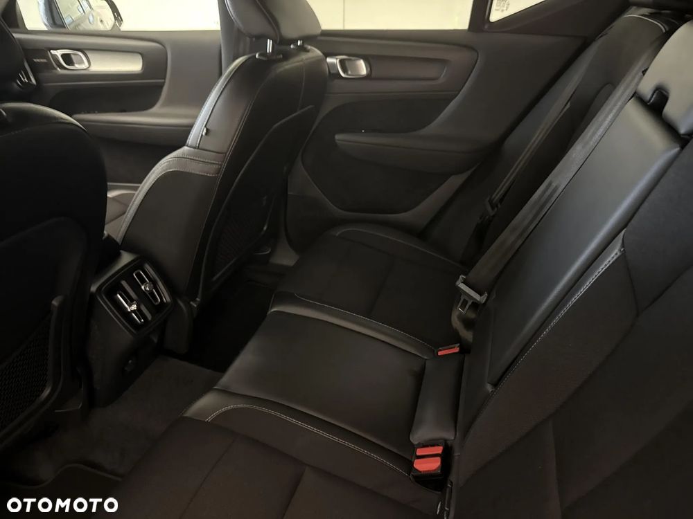 Volvo XC 40 T3 Momentum Pro - 21