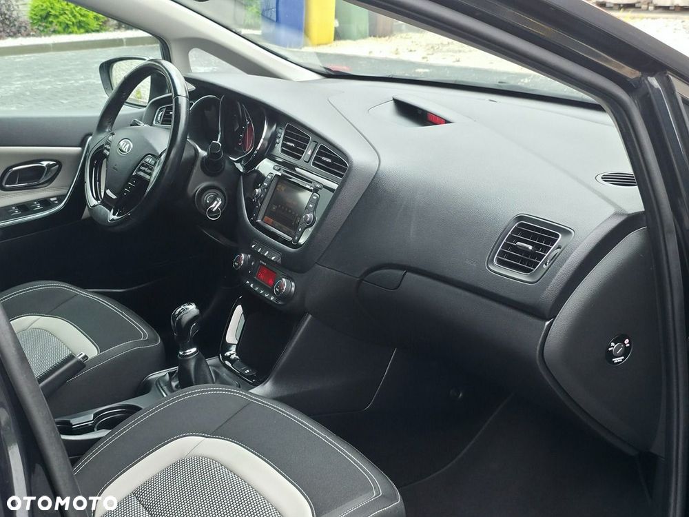 Kia Ceed - 10