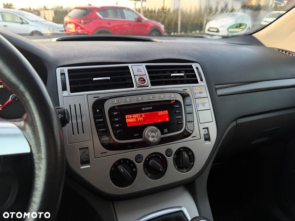 Ford Kuga 2.0 TDCi 2x4 Titanium - 15