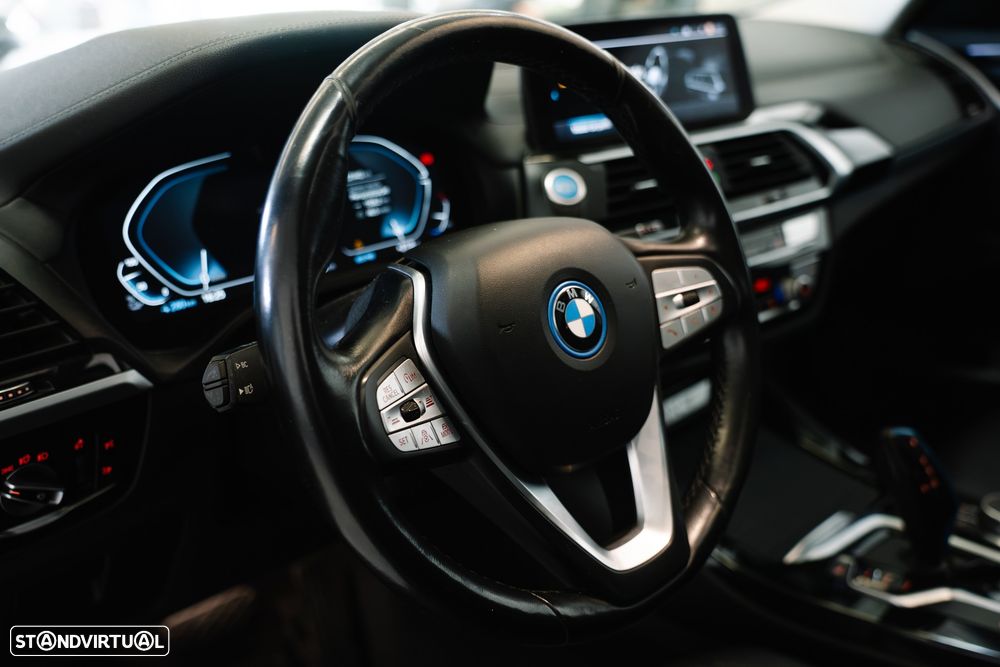 BMW iX3 - 28