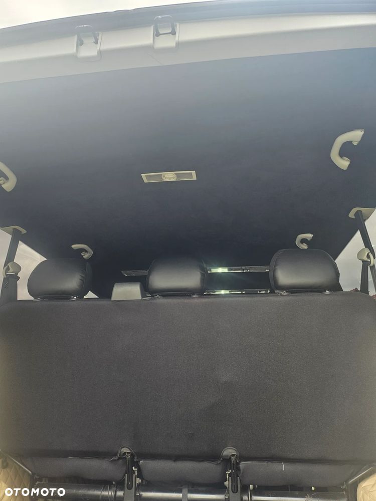Volkswagen Caravelle - 16