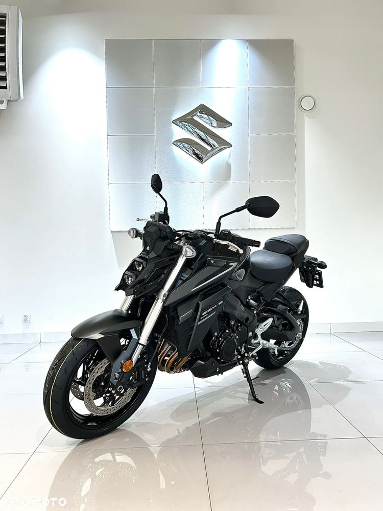 Suzuki GSX - 14