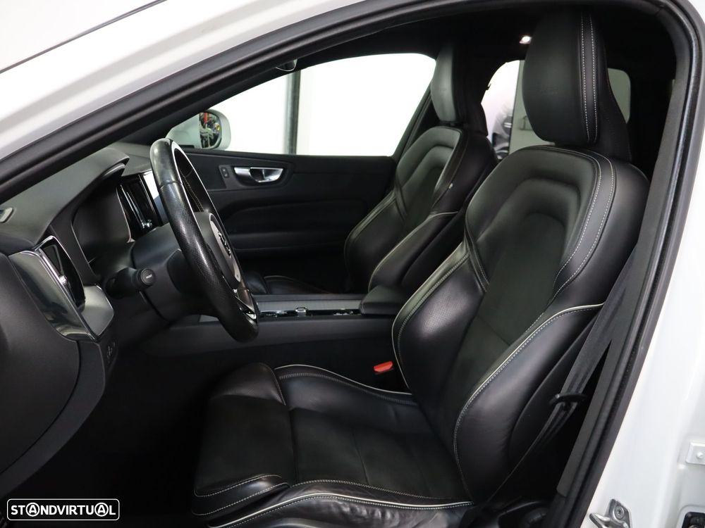 Volvo XC 60 2.0 T8 PHEV R-Design AWD - 10