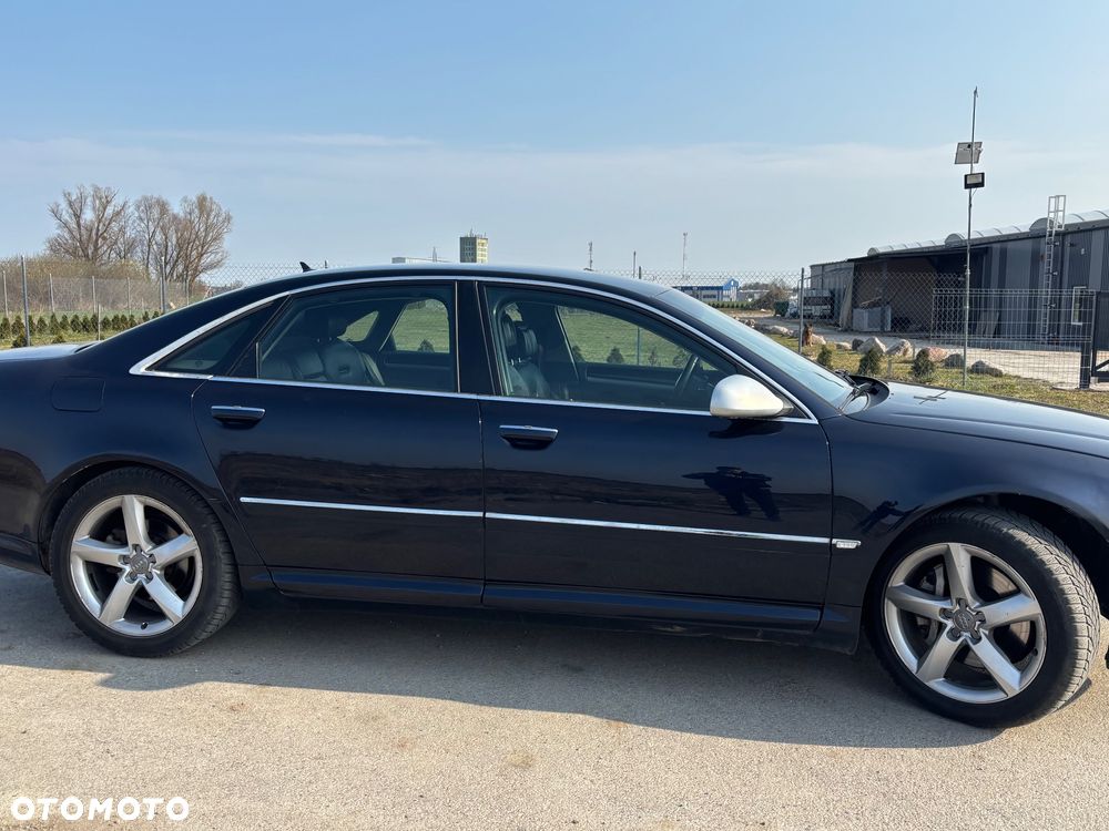 Audi A8 4.2 Quattro - 12