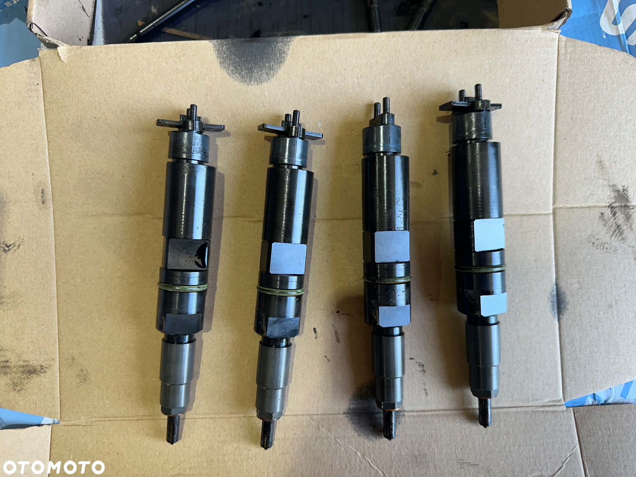 KOMPLET WTRYSKIWACZY VOLVO FL6 22490430 0320h - 4