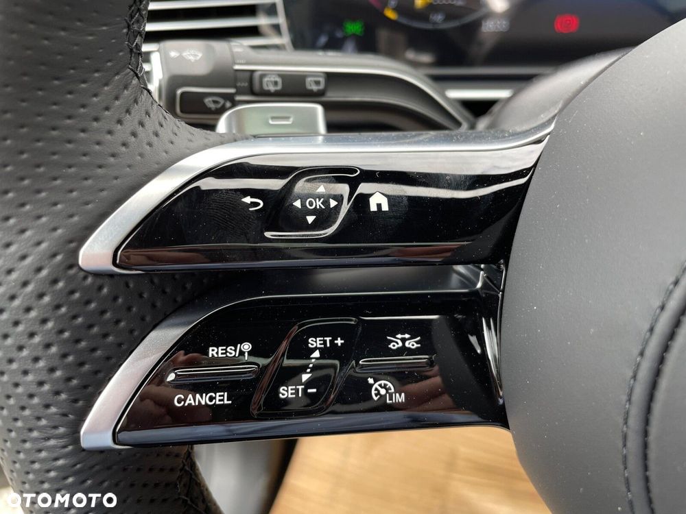 Mercedes-Benz GLS - 29