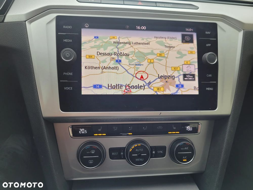 Volkswagen Passat 2.0 TDI SCR DSG Comfortline - 10