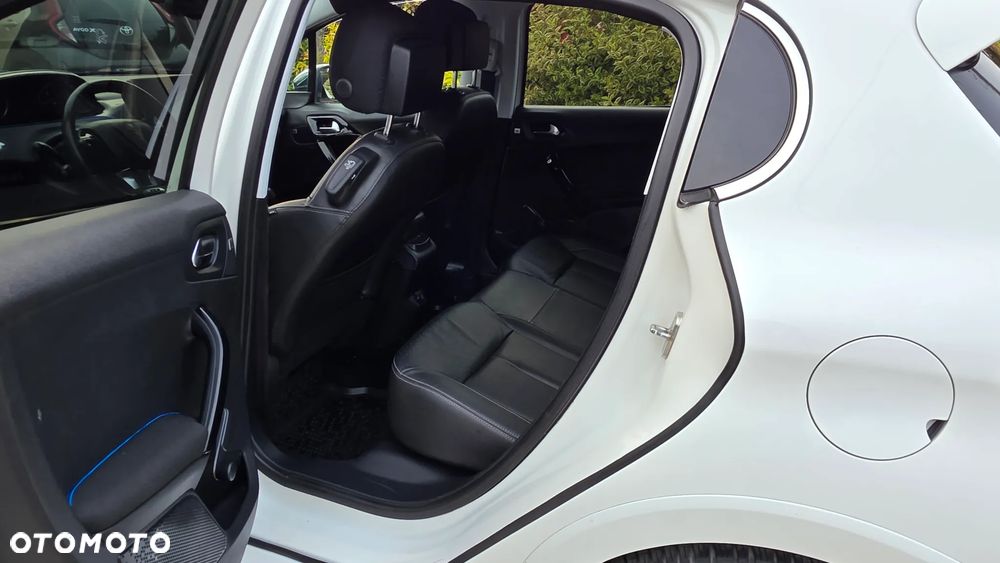 Peugeot 208 - 28