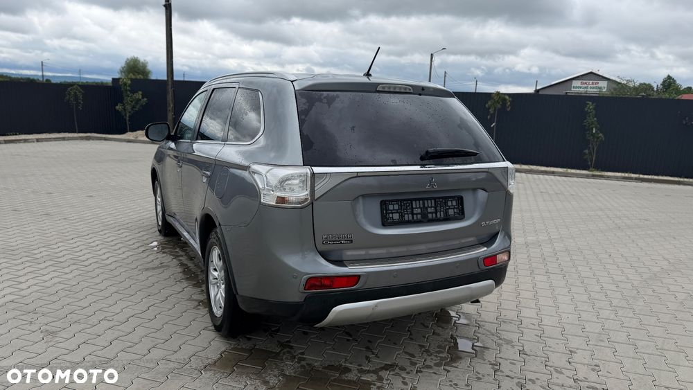 Mitsubishi Outlander 2.2 DI-D 4WD Plus - 4